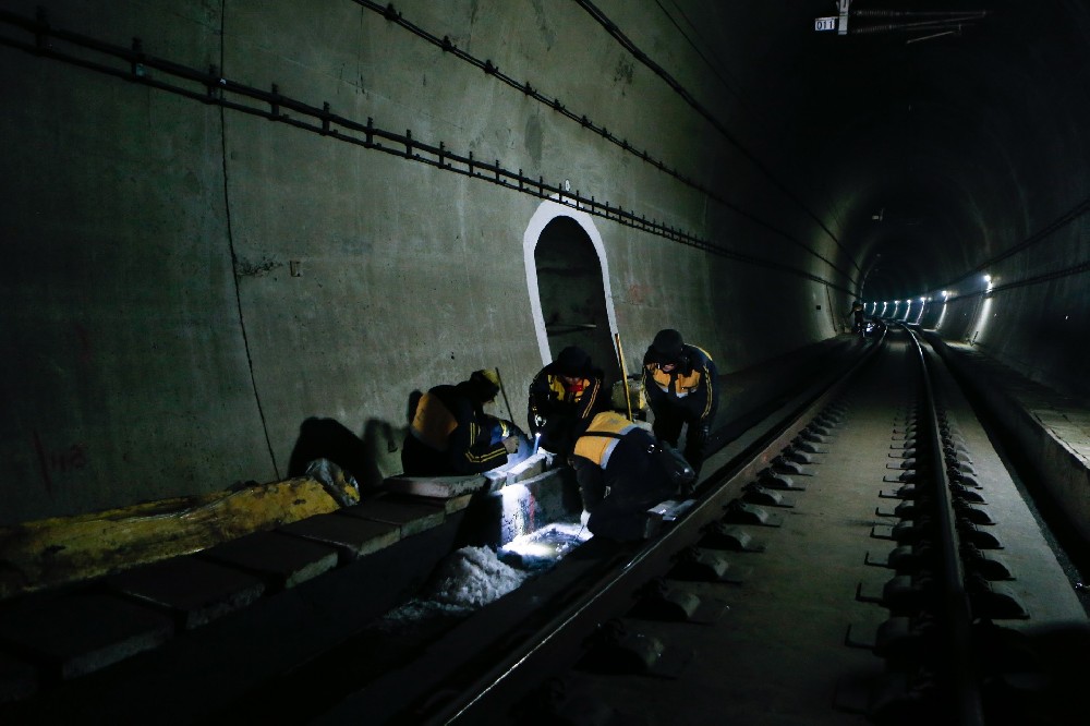 桥头镇铁路运营隧道病害现状